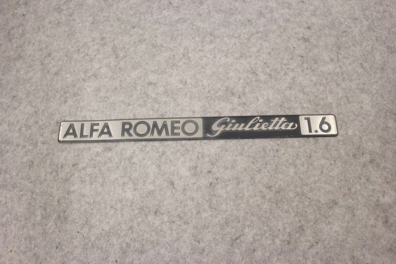 Alfa Romeo Giulietta 1.6 rear emblem
