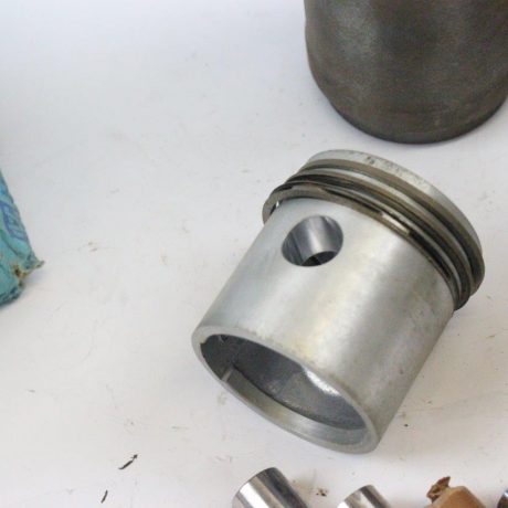 4x engine piston and liner for Renault