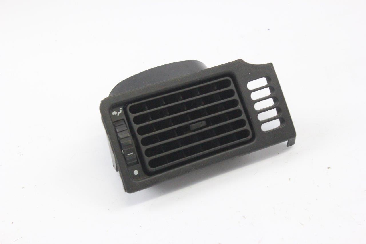 Lancia Thema dashboard air inlet heater vent