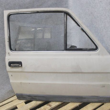 Fiat 126 right front door