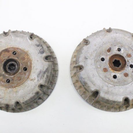 2x wheel hub with brake drum and shoes