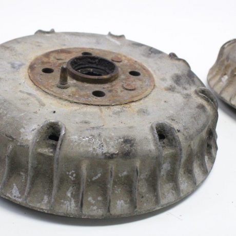 Used 2x wheel hub with brake drum and shoes