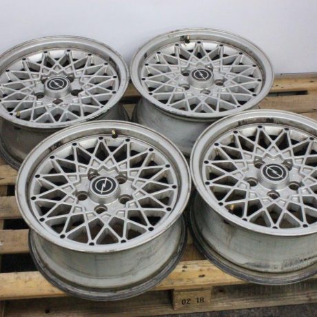 Opel Omega alloy wheels rims 7×15 ET33 5×110 90345085 GM